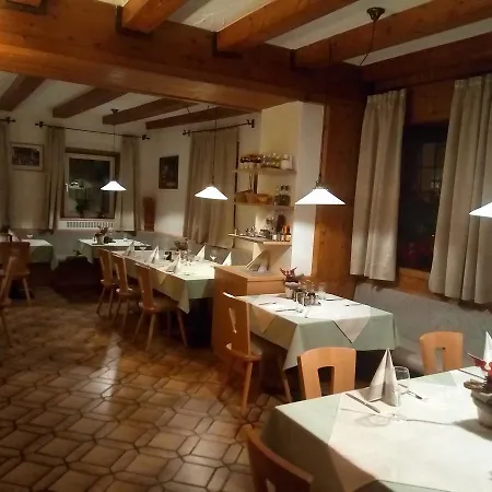 Gasthof Mondschein בית הארחה *