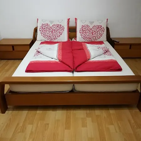 בית הארחה Gasthof Mondschein מראנו